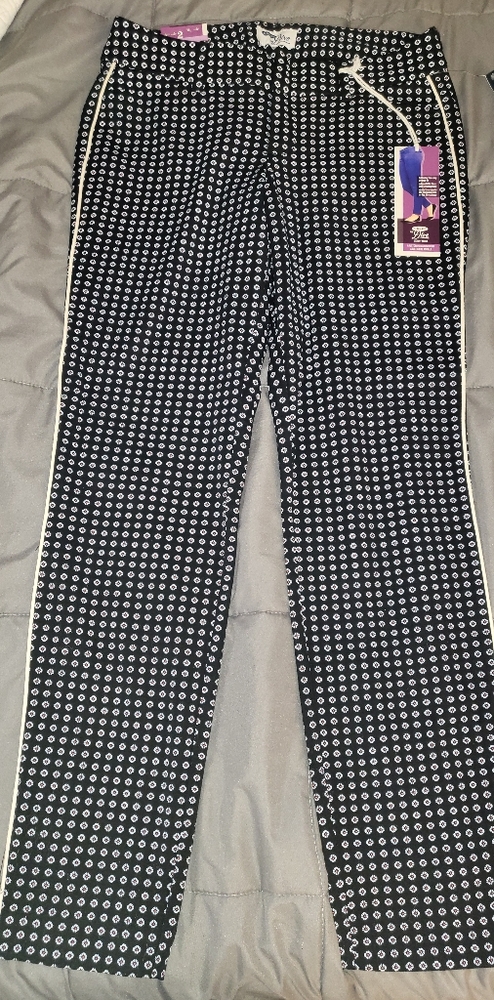 Old Navy "Diva Skinny Ankle" Pant